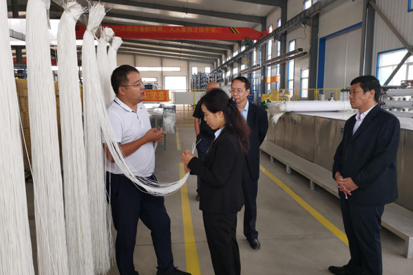 陜西航天建設(shè)集團(tuán)有限公司總經(jīng)理、黨委副書記謝明娟率隊(duì)赴遼寧一諾環(huán)保產(chǎn)業(yè)集團(tuán)開展考察調(diào)研工作