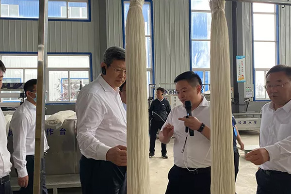 內(nèi)蒙古自治區(qū)黨委常委、通遼市委書記孟憲東攜考察團到一諾環(huán)境考察指導(dǎo)